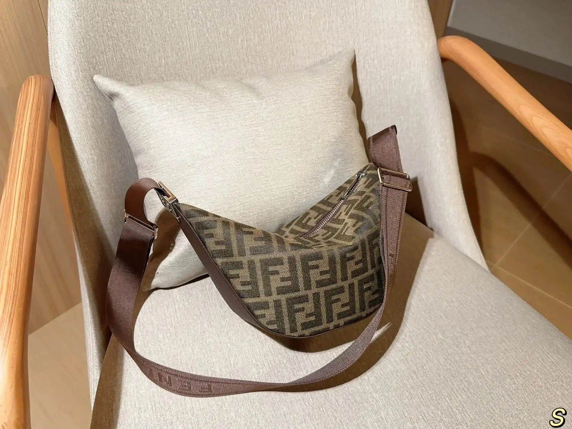 FENDI FF Logo Belt Bag 2