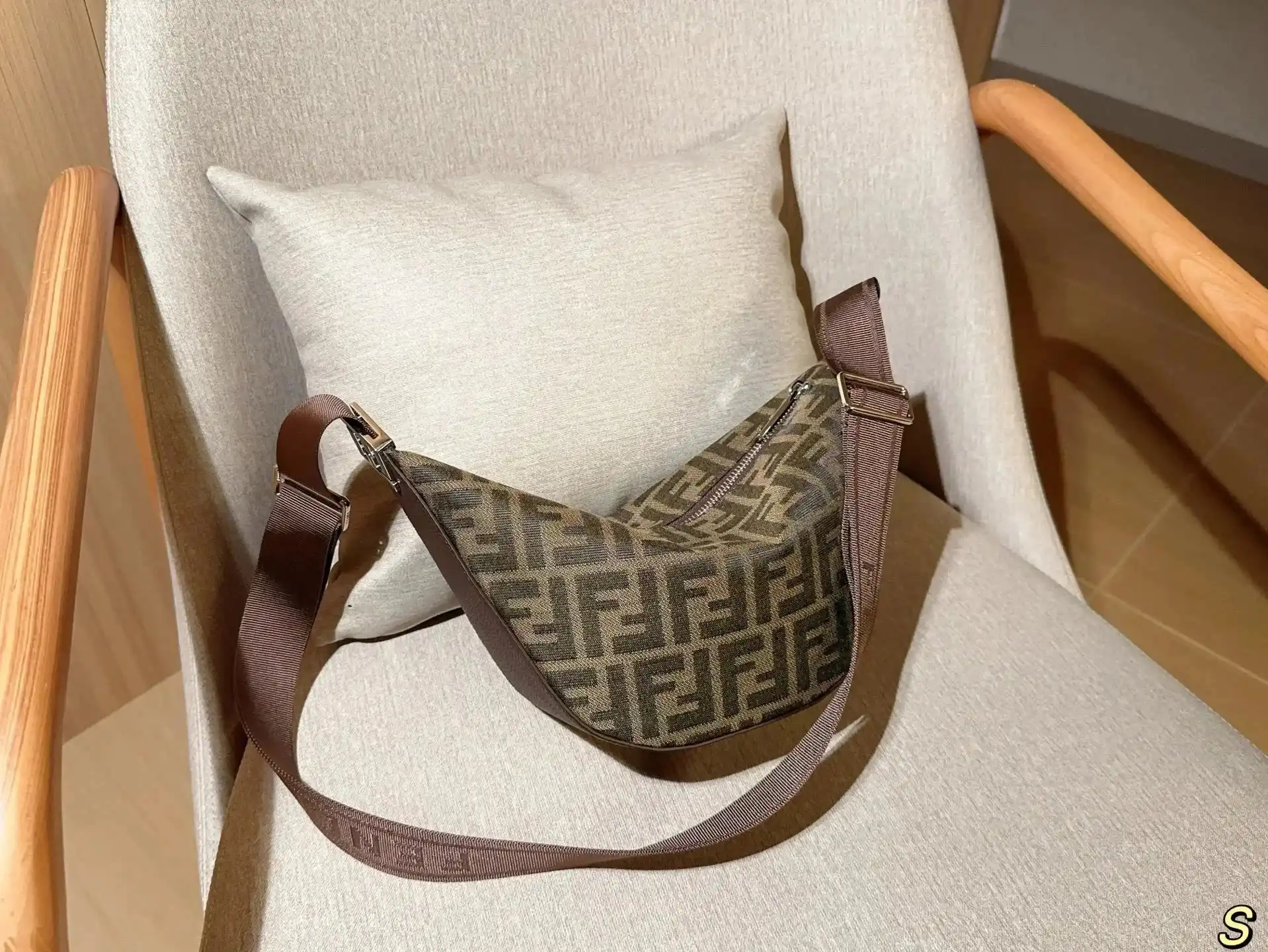 FENDI FF Logo Belt Bag 2
