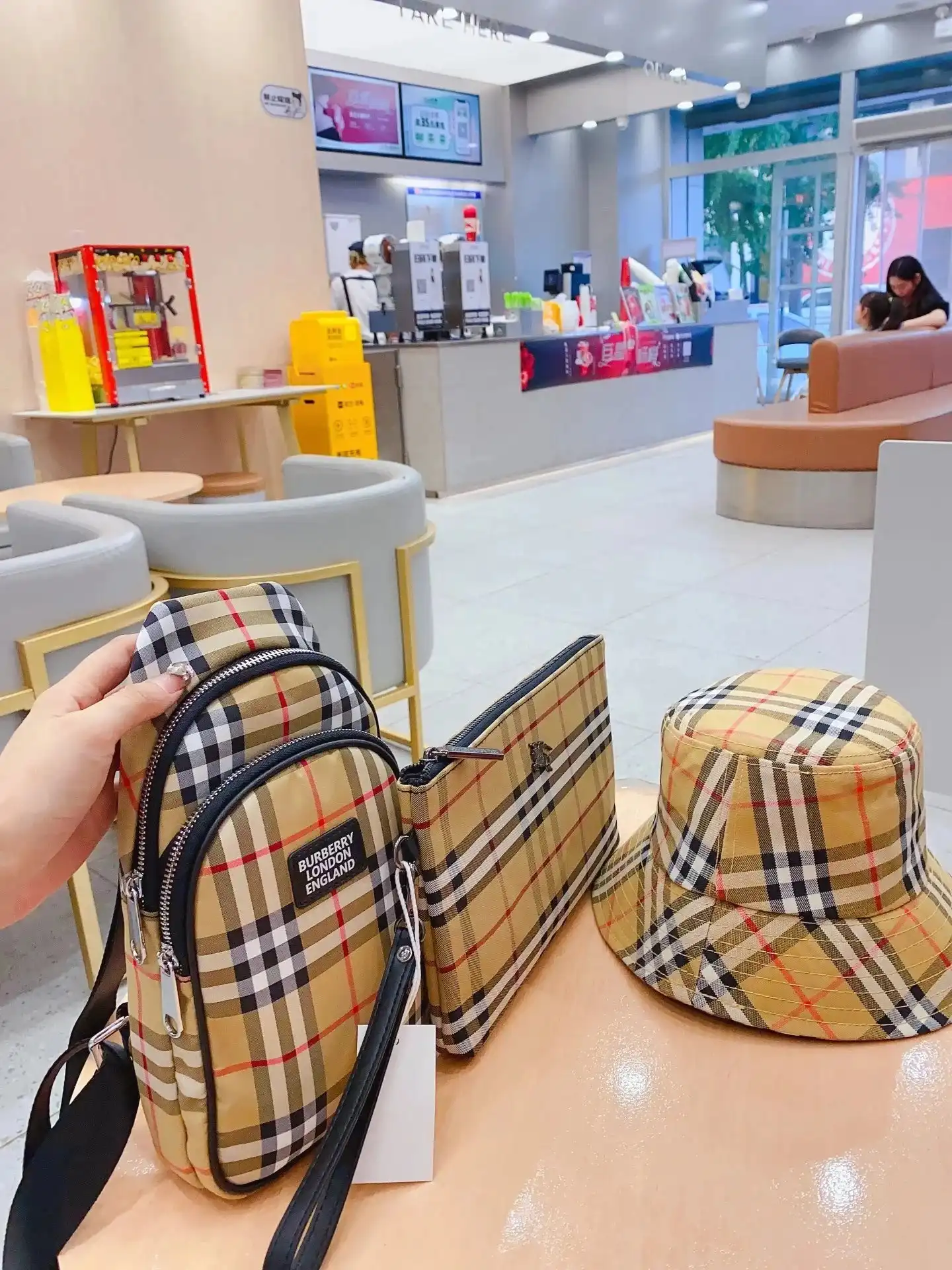 Burberry Vintage Check Bag Set 2