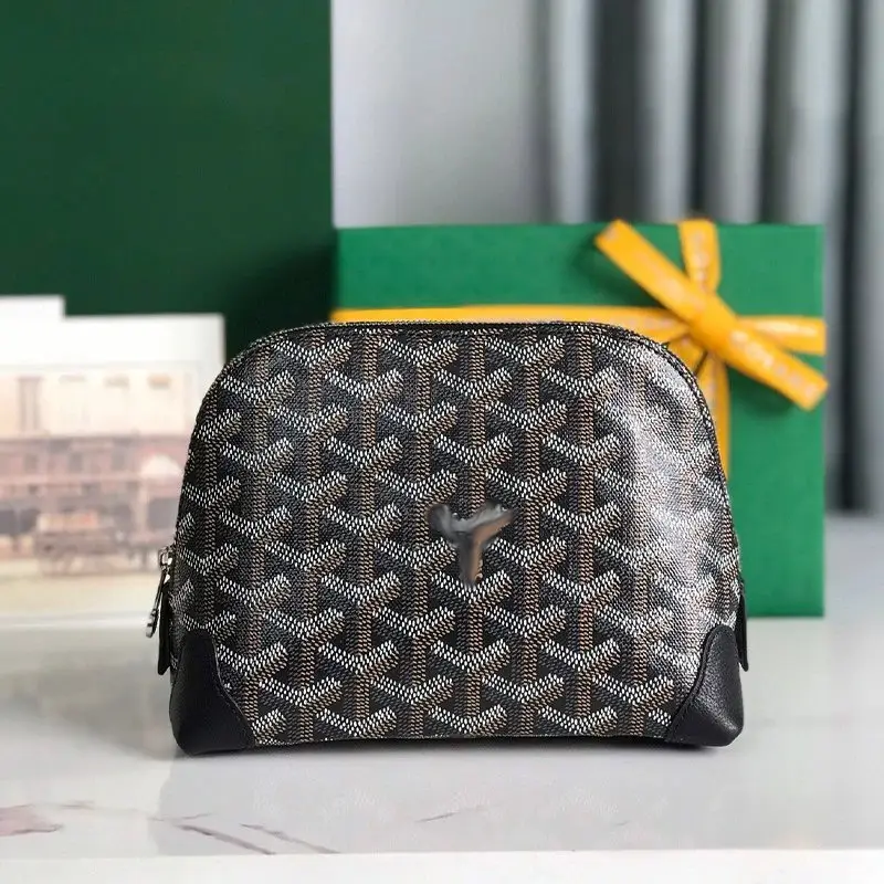 Goyard Clutches 2