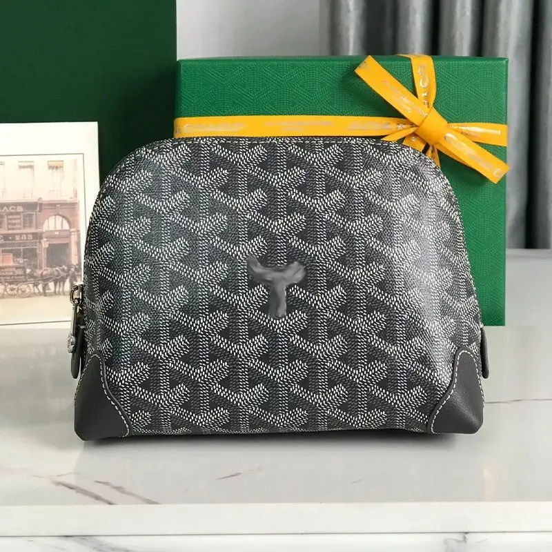 Goyard Clutches 3